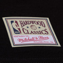 Load image into Gallery viewer, Men's Mitchell &amp; Ness Chicago Bulls Chasing Victory Heritage T-Shirt - Black
