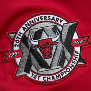 Mitchell & Ness Men's Chicago Bulls Lightweight Satin Vintage Logo Full Zip Bomber Jacket