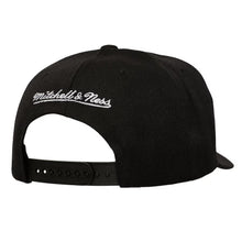 Load image into Gallery viewer, Mitchell &amp; Ness Pro Pinch Fit Chicago Bulls Busted Logo Snapback Hat - Green UV
