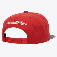 Load image into Gallery viewer, Mitchell &amp; Ness Original Fit Chicago Bulls Denim Patchwork Snapback Hat - Gray UV
