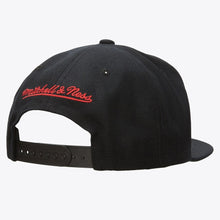 Load image into Gallery viewer, Mitchell &amp; Ness Original Fit Chicago Bulls Back to Back NBA Champions Snapback Hat - Green UV
