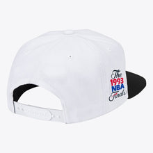 Load image into Gallery viewer, Mitchell &amp; Ness Original Fit Chicago Bulls 1993 NBA Champions Snapback Hat - Green UV
