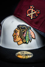 Load image into Gallery viewer, 59Fifty NHL Chicago Blackhawks 2-Tone Chrome/Black - Green UV
