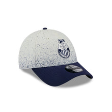 Load image into Gallery viewer, Liga MX 9Forty Adjustable Snapback Chivas De Guadalajara Splatter 2T White/Navy - Navy UV

