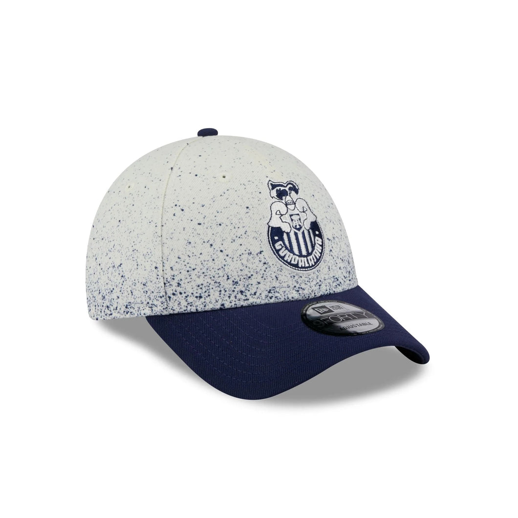 Liga MX 9Forty Adjustable Snapback Chivas De Guadalajara Splatter 2T White/Navy - Navy UV