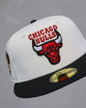 Load image into Gallery viewer, 59Fifty NBA Chicago Bulls [3RD CHIP] 6x Champions 2T - Chrome/Black - Green UV
