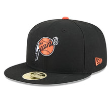 Load image into Gallery viewer, 59Fifty San Francisco Giants Black 2025 Hall of Fame Fitted Hat - Green UV
