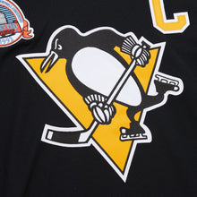 Load image into Gallery viewer, Mitchell &amp; Ness Men&#39;s NHL Mario Lemieux Pittsburgh Penguins Power Play Player Jersey - Black

