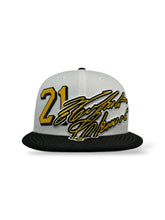 Load image into Gallery viewer, 9Fifty Snapback Pittsburgh Pirates Roberto Clemente Signature Chrome/Black - Gray UV
