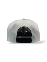Load image into Gallery viewer, 9Fifty Snapback Pittsburgh Pirates Roberto Clemente Signature Chrome/Black - Gray UV
