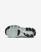 Load image into Gallery viewer, Nike Vomero 5 (GS) - Pure Platinum/Metallic Silver
