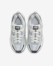 Load image into Gallery viewer, Nike Vomero 5 (GS) - Pure Platinum/Metallic Silver
