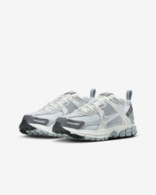 Load image into Gallery viewer, Nike Vomero 5 (GS) - Pure Platinum/Metallic Silver
