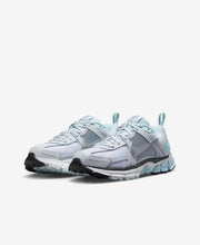 Load image into Gallery viewer, Nike Vomero 5 BG - Pure Platinum/Metallic Silver
