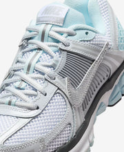 Load image into Gallery viewer, Nike Vomero 5 BG - Pure Platinum/Metallic Silver
