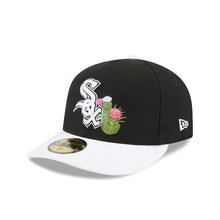 Load image into Gallery viewer, 59Fifty Chicago White Sox New Era Black 2T 2026 Spring Training Pre Curved Fitted Hat - Gray UV
