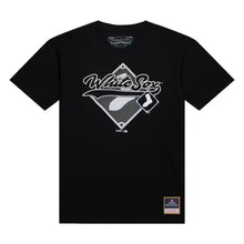 Load image into Gallery viewer, Men&#39;s Mitchell &amp; Ness Chicago White Sox 2005 World Series Champions T-Shirt - Black
