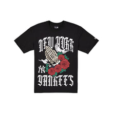 Load image into Gallery viewer, Men's New Era New York Yankees Gothic Bloom Graphic T-Shirt - Black
