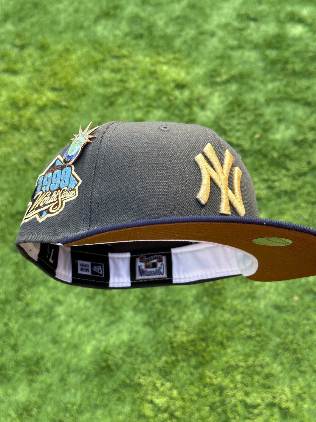59Fifty Michefest New York Yankees 1999 World Series 2-Tone - Bronze UV