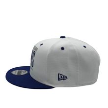 Load image into Gallery viewer, 9Fifty Chicago Cubs Retro Title 2-Tone Snapback  White/Dark Royal - Grey UV
