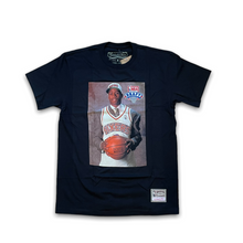 Load image into Gallery viewer, Mitchell &amp; Ness HWC Draft Day Graphic Tee 76ers Allen Iverson - Black
